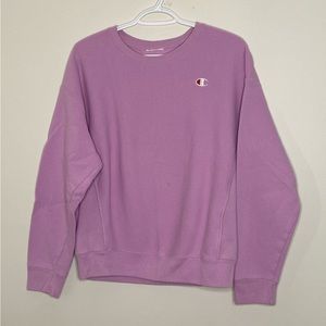 Champions women crewneck in a beautiful lilac colour